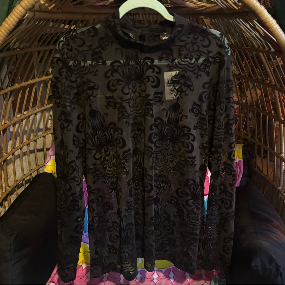 Haunted mansion mesh top